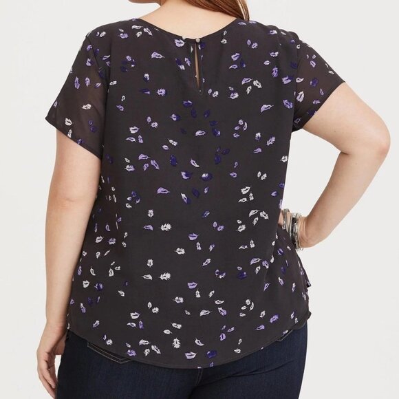 Torrid Size 1 Blouse – Black Floral Print Split Neck Layered Hem - Picture 3 of 7